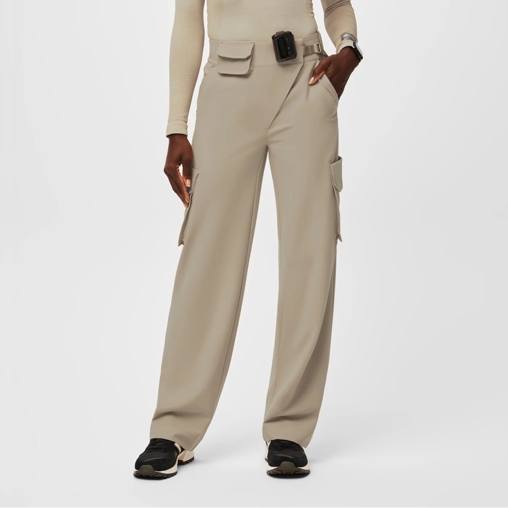 FIGS Women's Star Wars Mandalore The Armorer Wide Leg Scrub Pants - XS Tall